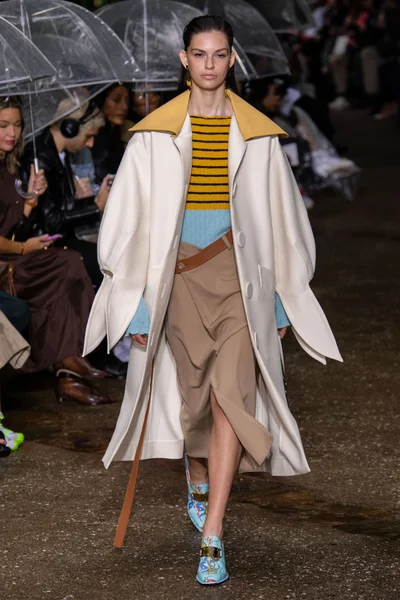 Look 3